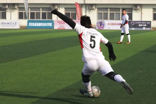 哈弗茨妻子晒怀孕照：我们最大的恩赐