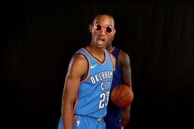 父子同台！詹姆斯与布朗尼同时登场创造历史